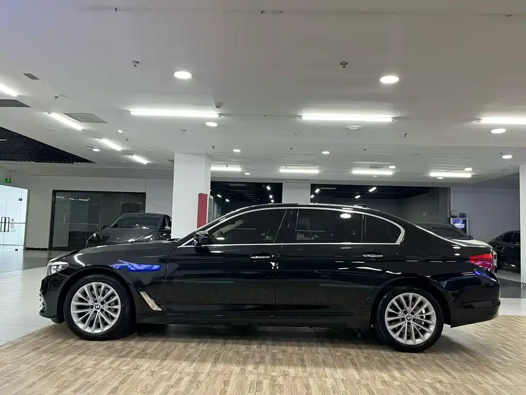 BMW 5 Series — миниатюра 3