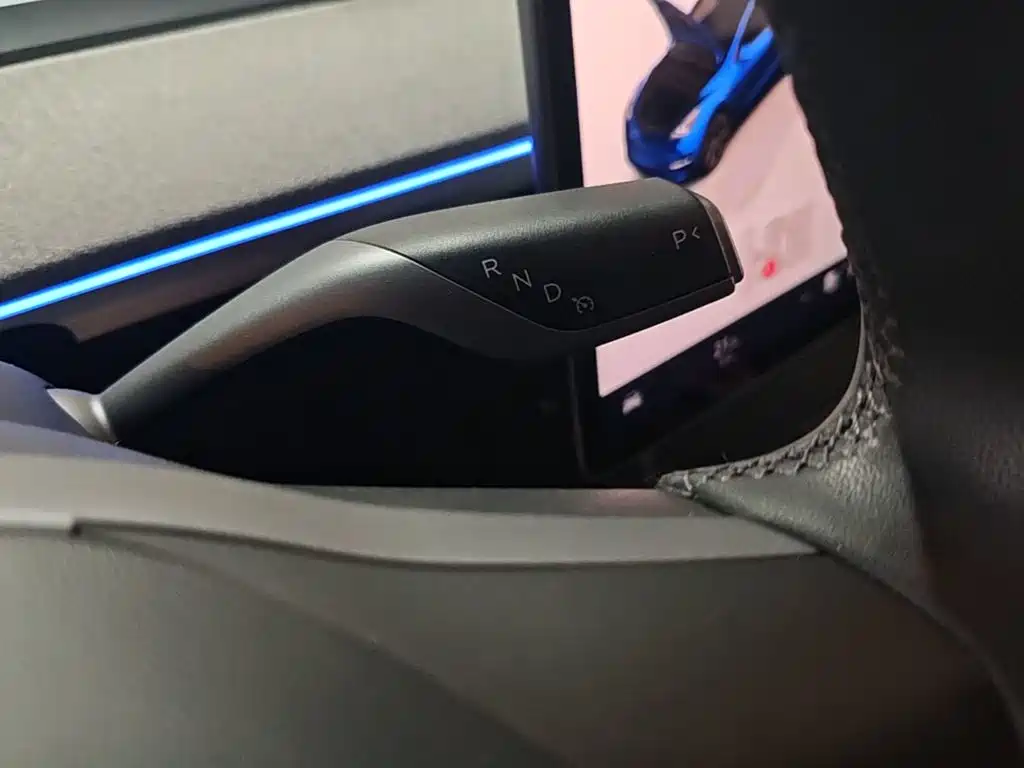 Tesla Model Y — миниатюра 14