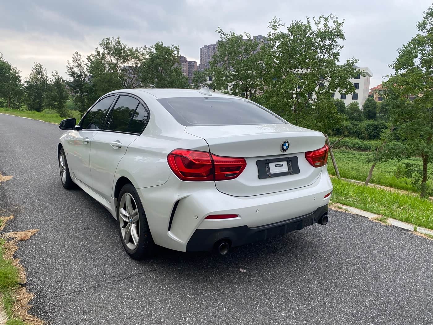BMW 1 Series 1.5 л 2021 г. Белый, пробег 50000 км