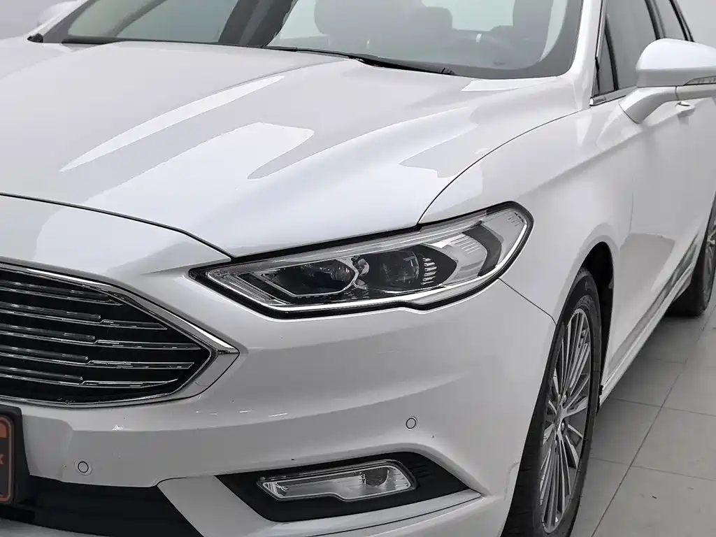 Ford Mondeo — миниатюра 7