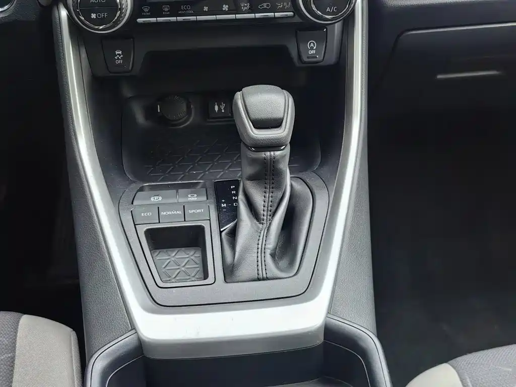 Toyota RAV4 — миниатюра 13