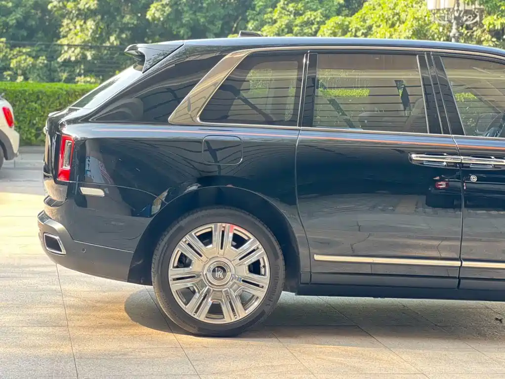 Rolls-Royce Cullinan — миниатюра 6