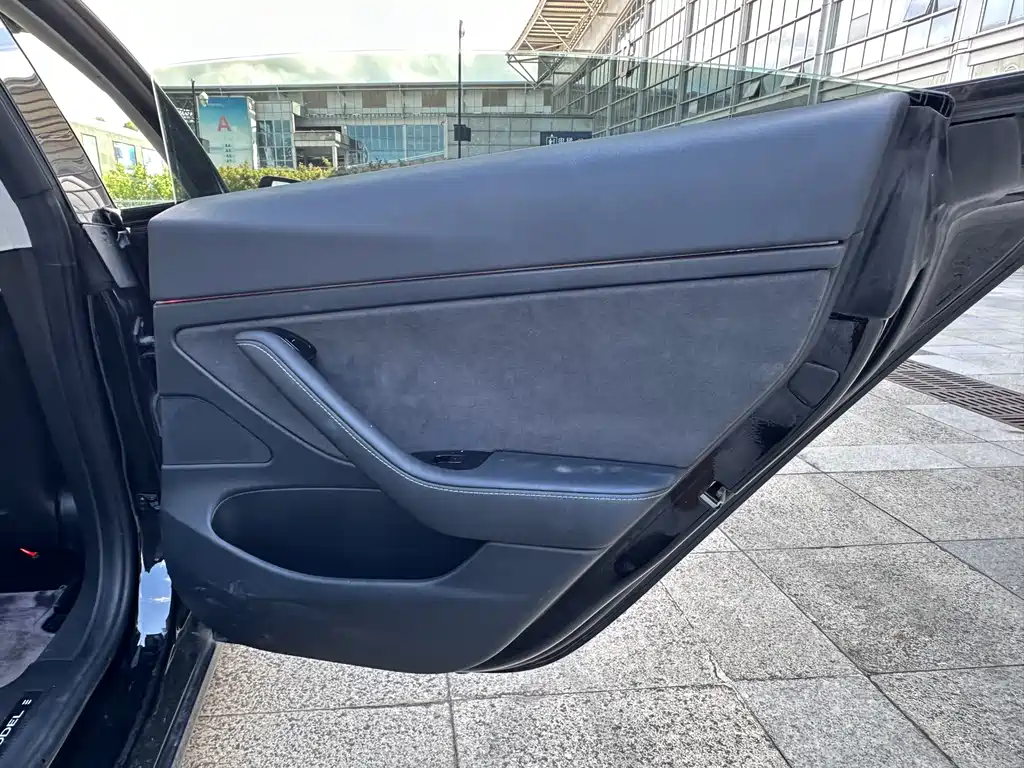 Tesla Model 3 — миниатюра 25