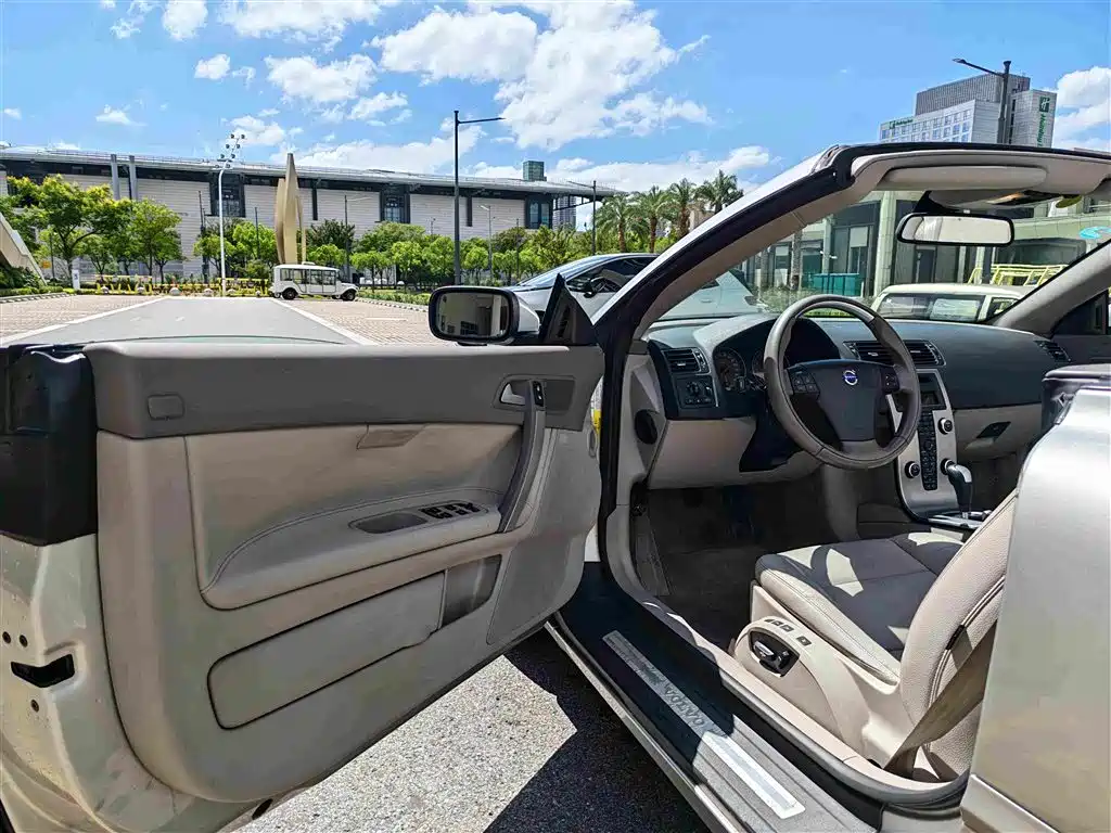 Volvo C70 — миниатюра 10