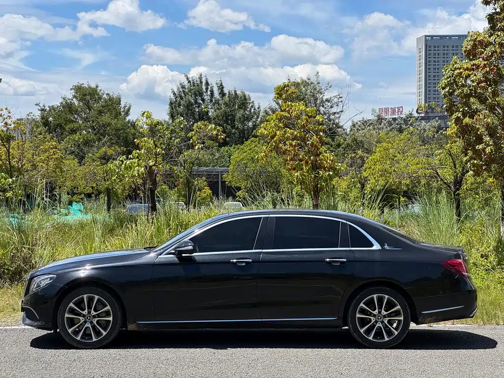 Mercedes-Benz E-Class — миниатюра 3