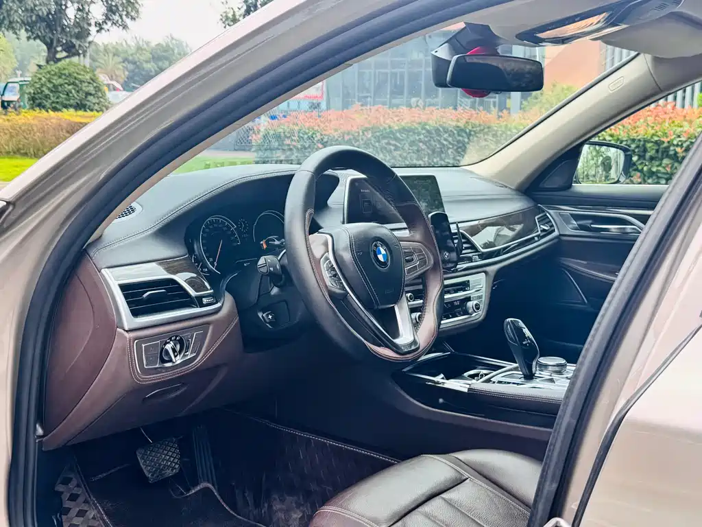 BMW 7 Series 7 2016 730Li Lead