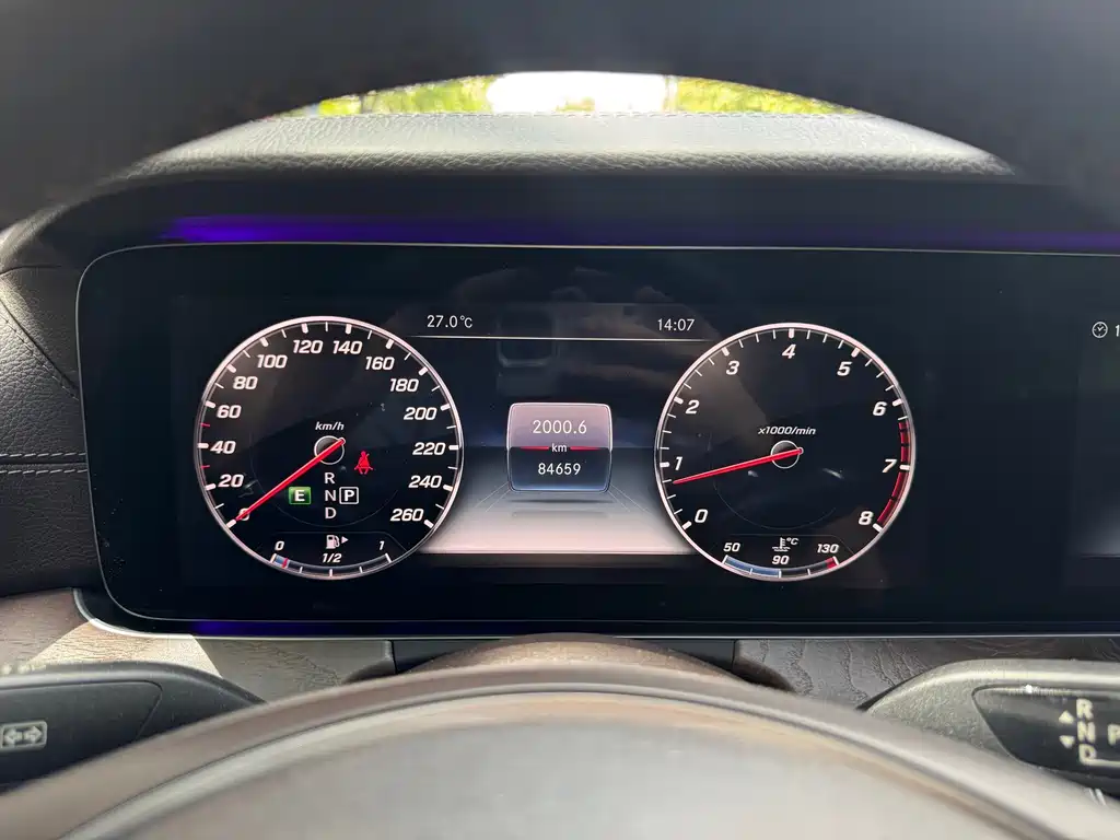 Mercedes-Benz E-Class — миниатюра 11