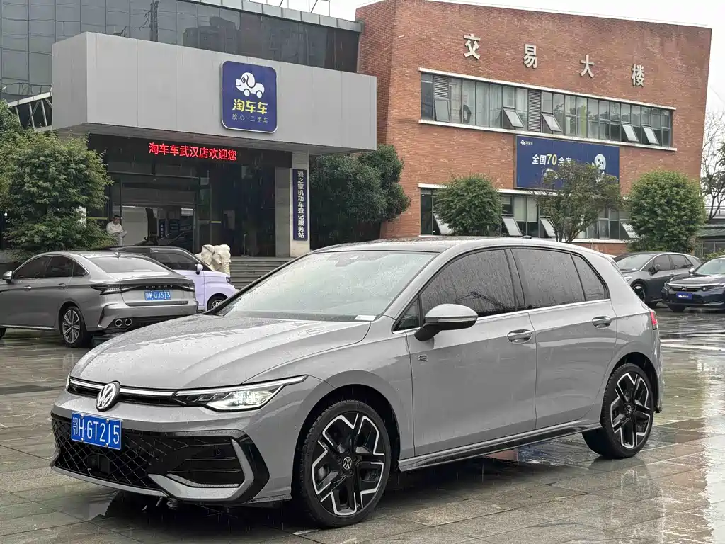 Volkswagen Golf 2025