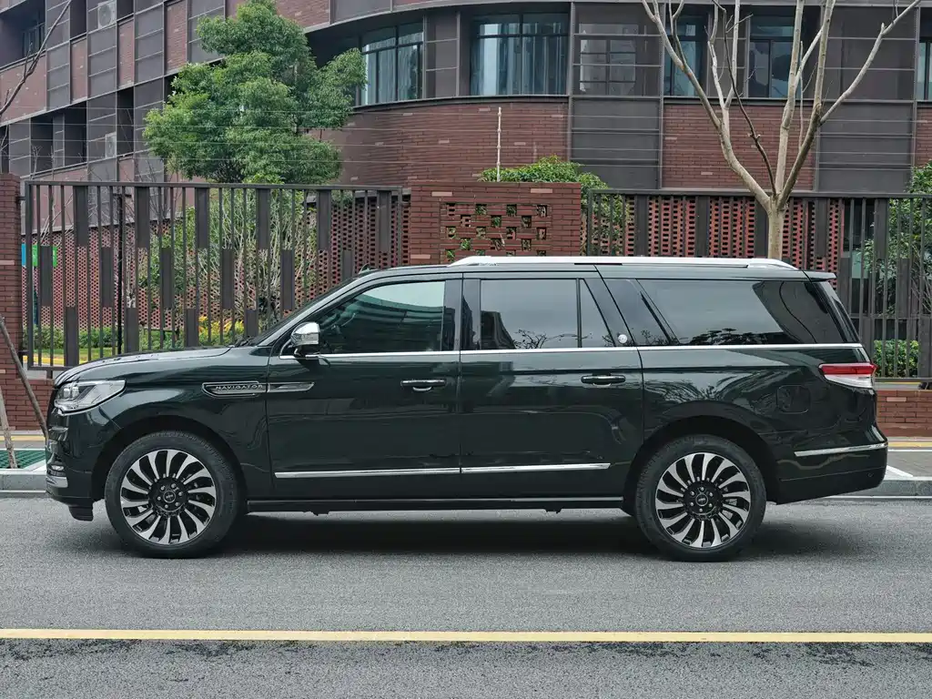 LINCOLN NAVIGATOR