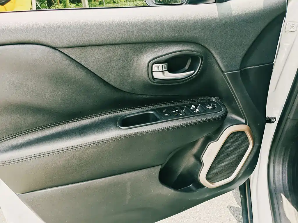Jeep Renegade — миниатюра 12