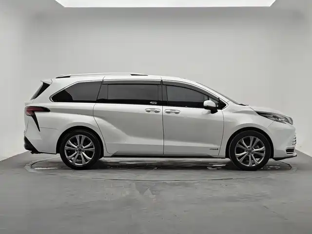Toyota Sienna — миниатюра 4