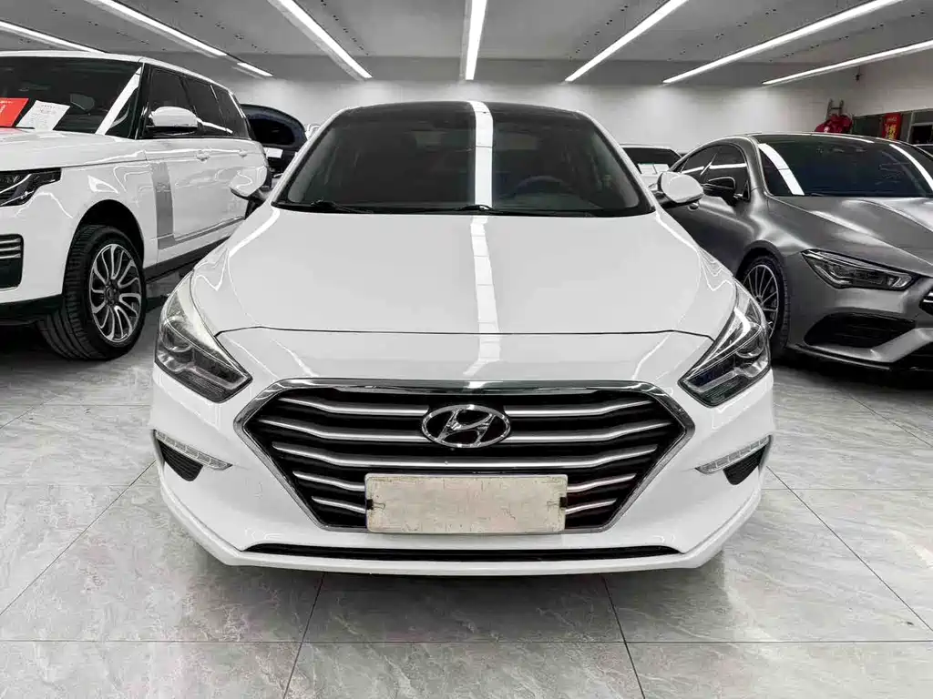 Hyundai Mistra 2017 1.8L AT GLS V