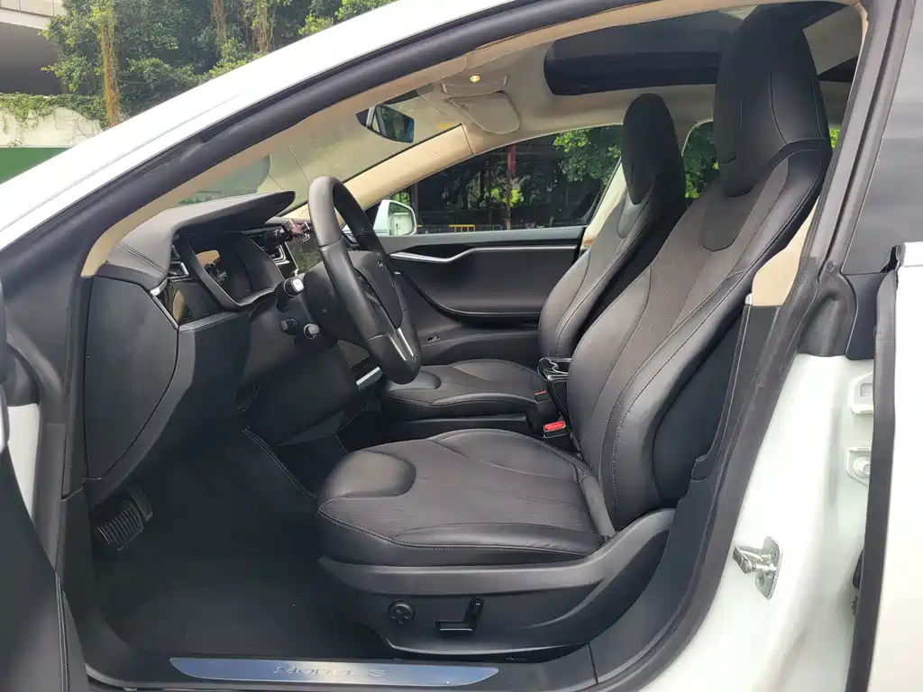 Tesla Model S — миниатюра 9
