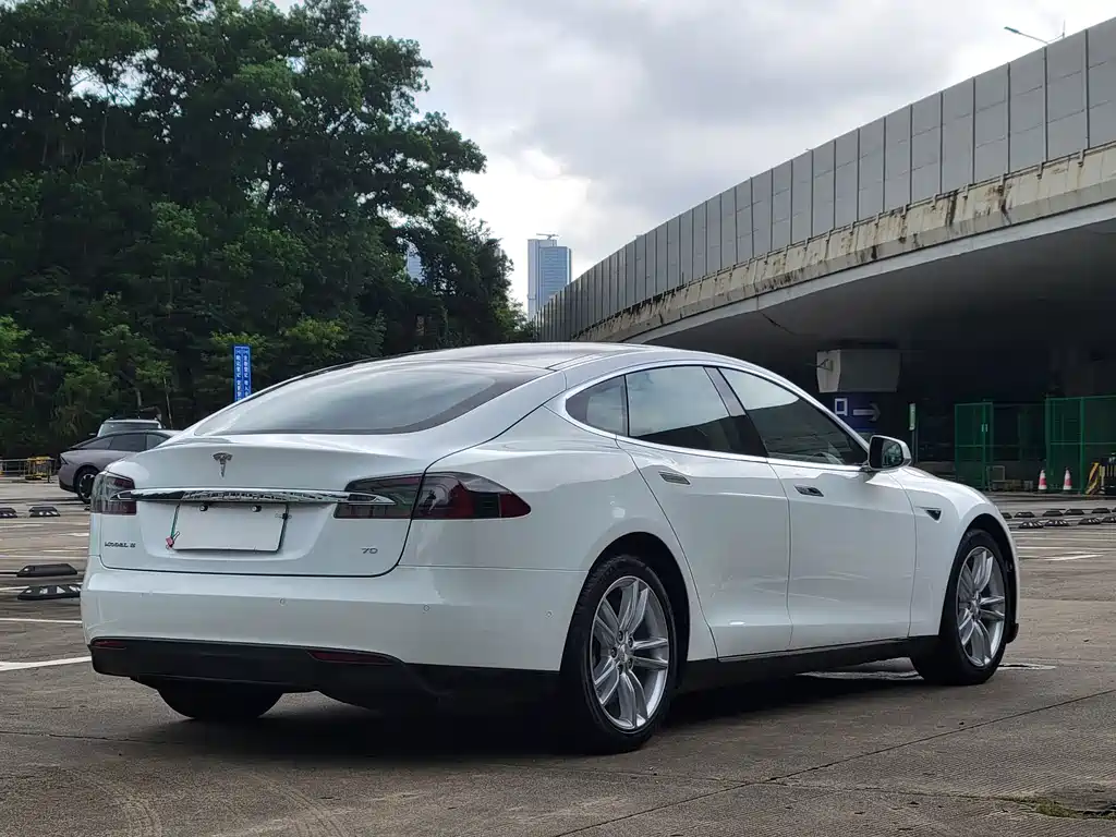 Tesla Model S — миниатюра 14