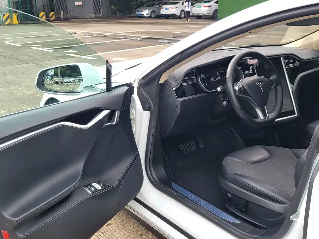 Tesla Model S — миниатюра 8