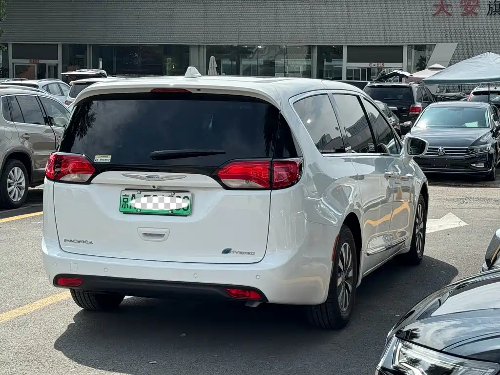 Chrysler Grand Voyager PHEV (Import) — миниатюра 4