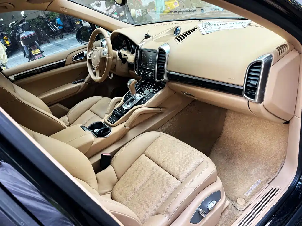Porsche Cayenne — миниатюра 10