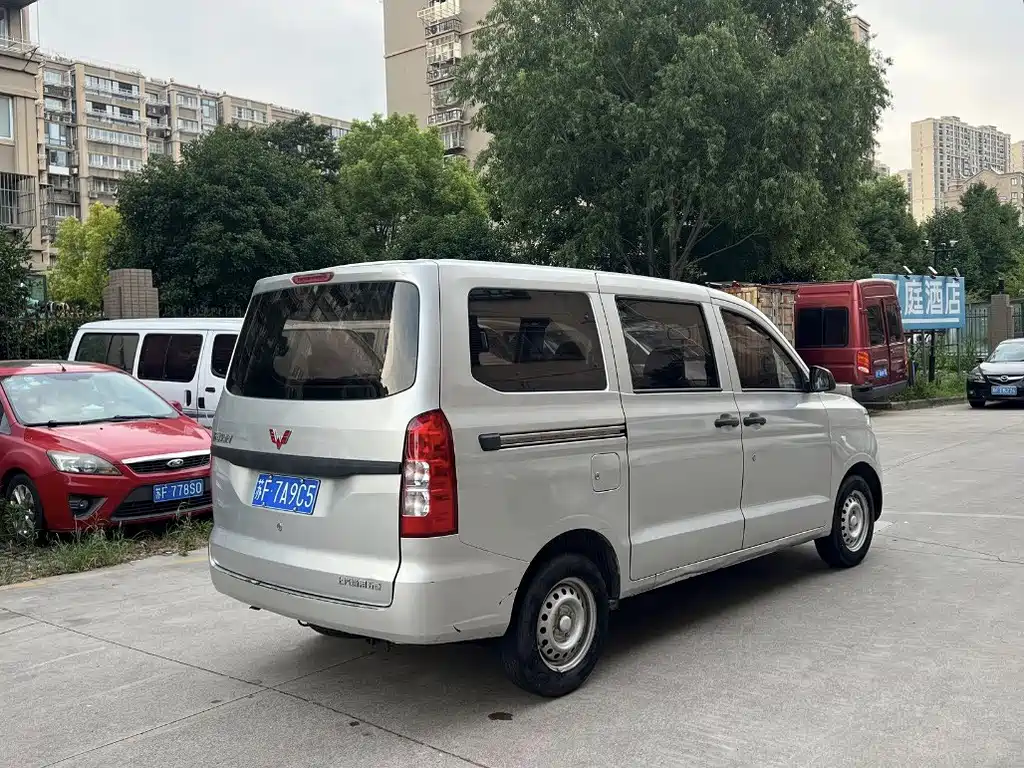 Wuling Hongguang V — миниатюра 3