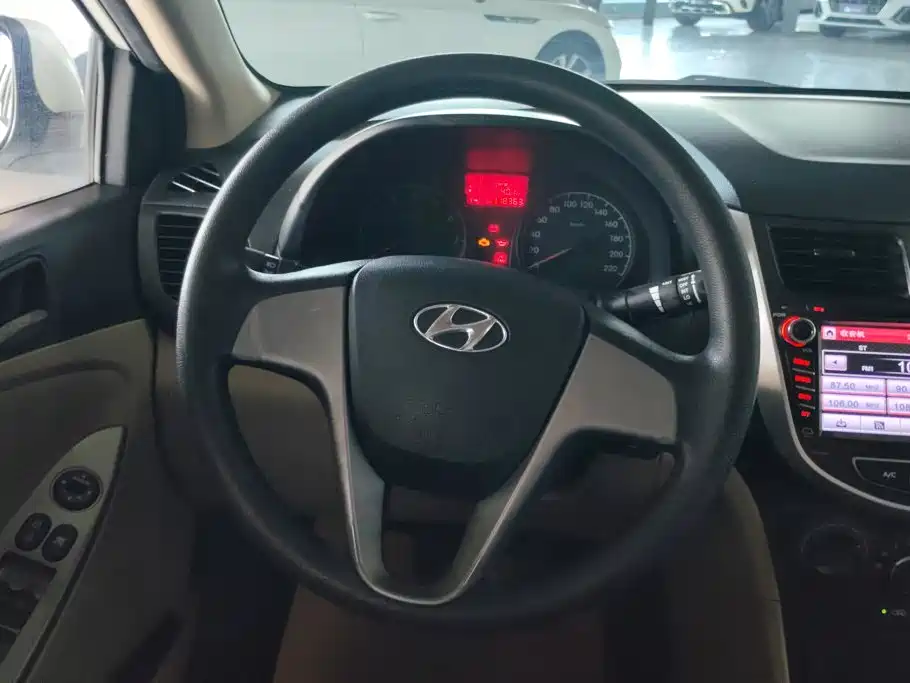 Hyundai Verna — миниатюра 15