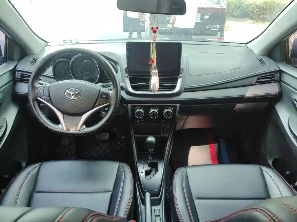 Toyota Yaris L — миниатюра 5