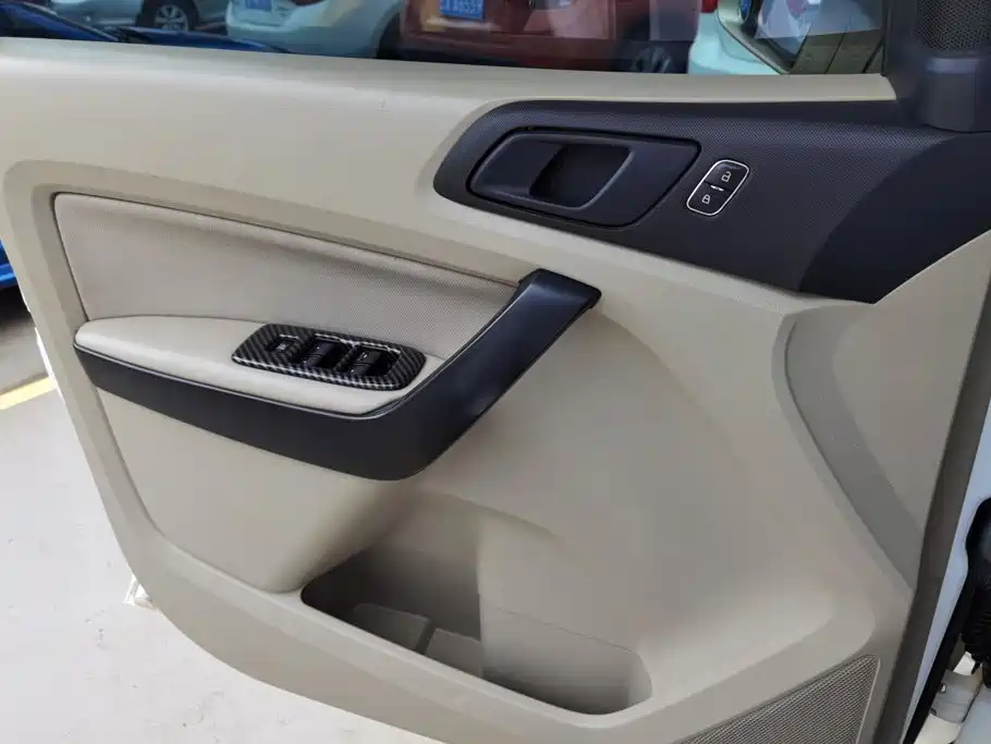 Ford Everest — миниатюра 7
