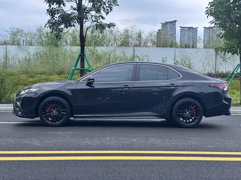 Toyota Camry — миниатюра 5