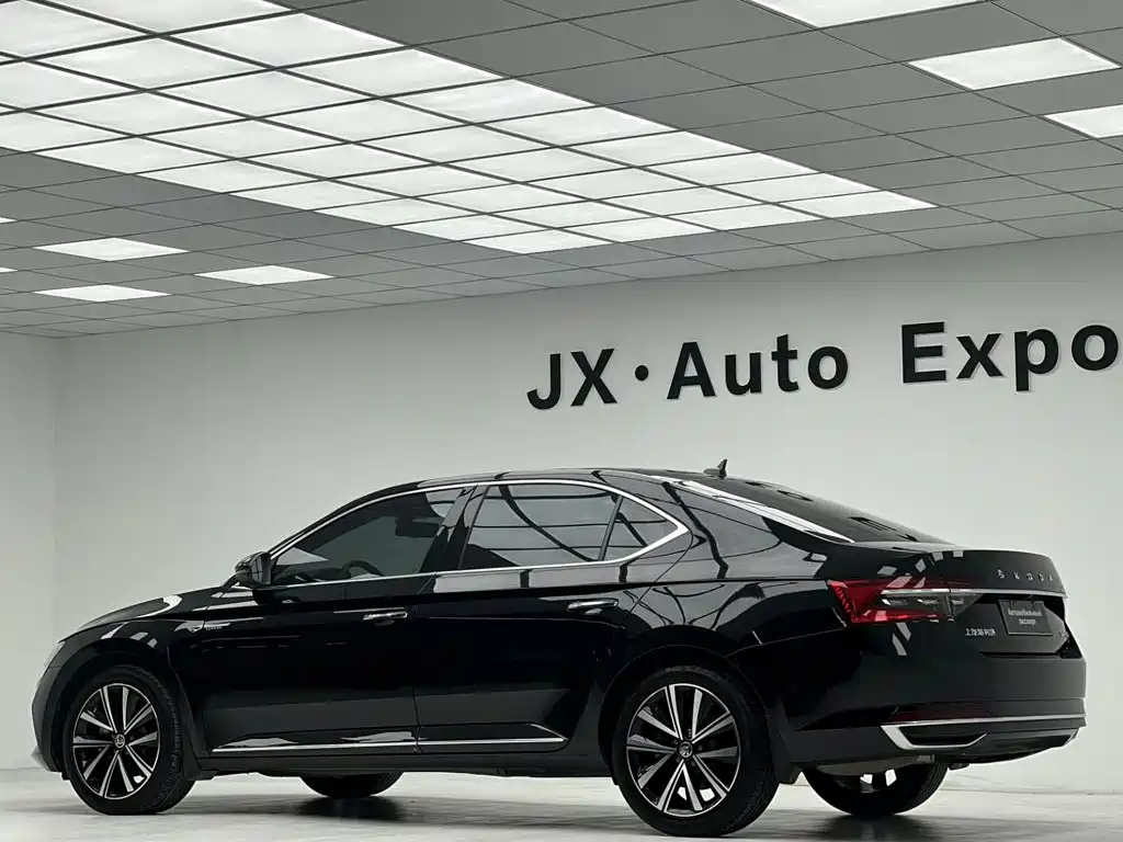 Skoda Superb 2024 Черный из Китая