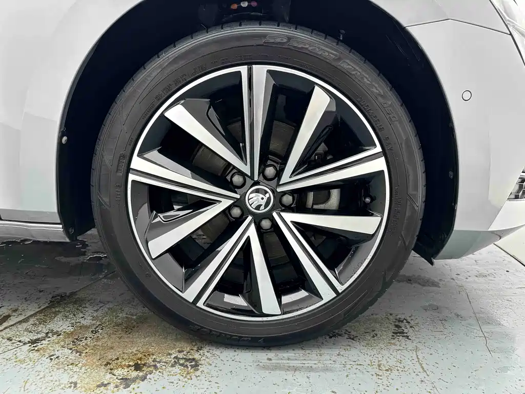 Skoda Superb — миниатюра 8