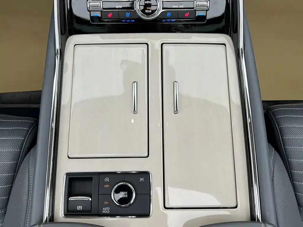 Lincoln Navigator — миниатюра 37