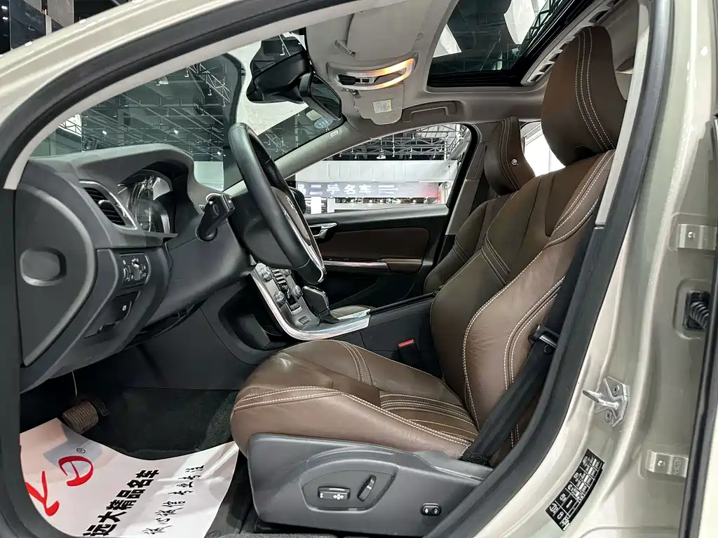Volvo S60 PHEV — миниатюра 4
