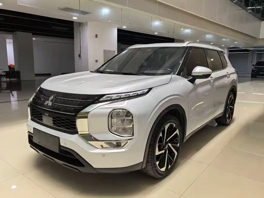 Mitsubishi Outlander 2023