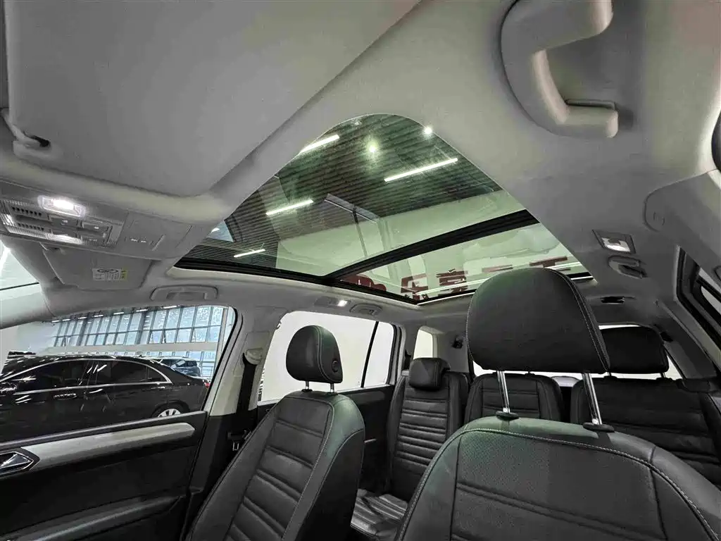 Volkswagen Touran — миниатюра 32