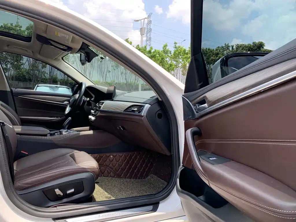 BMW 5 Series — миниатюра 15
