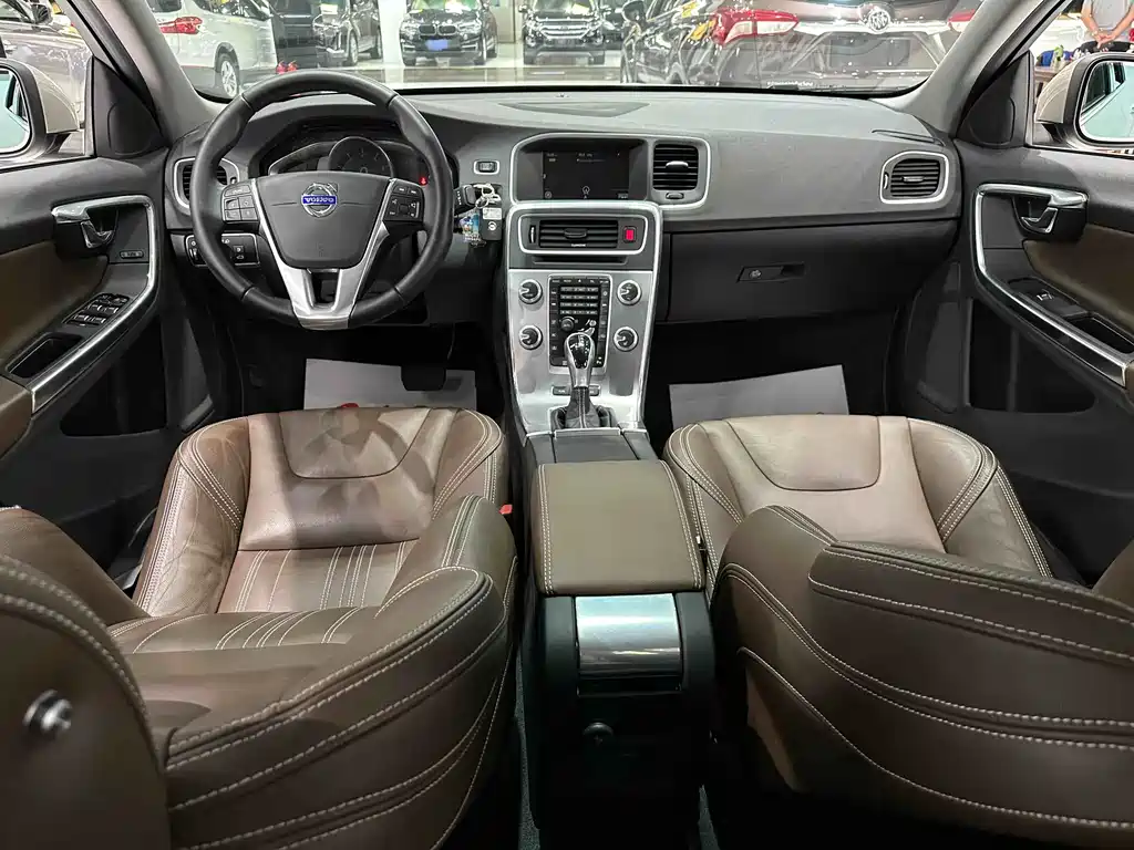 Volvo S60 PHEV — миниатюра 9