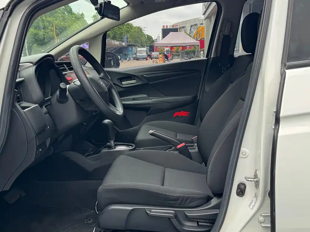 Honda Fit — миниатюра 7
