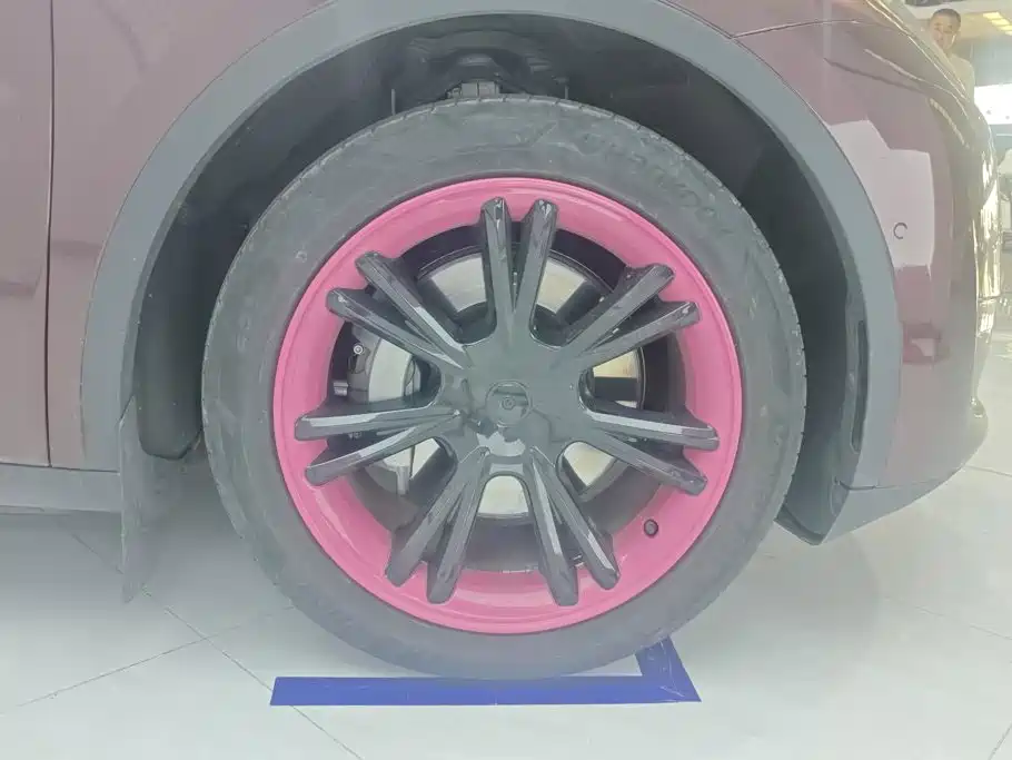 Tesla Model Y — миниатюра 6