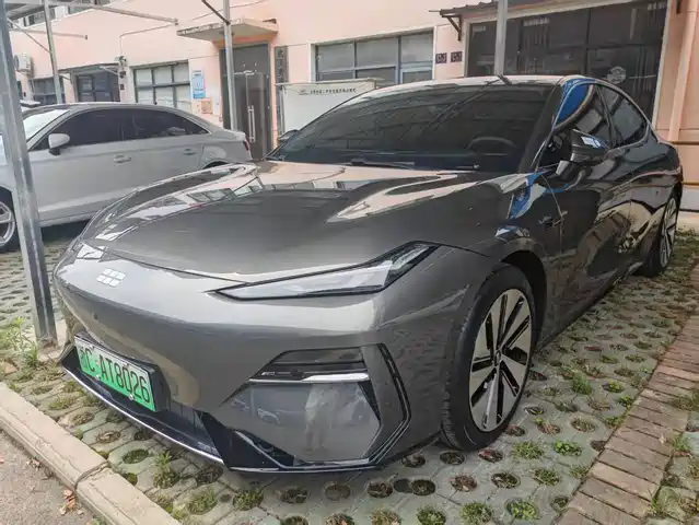 2024 Geely Galaxy E8
