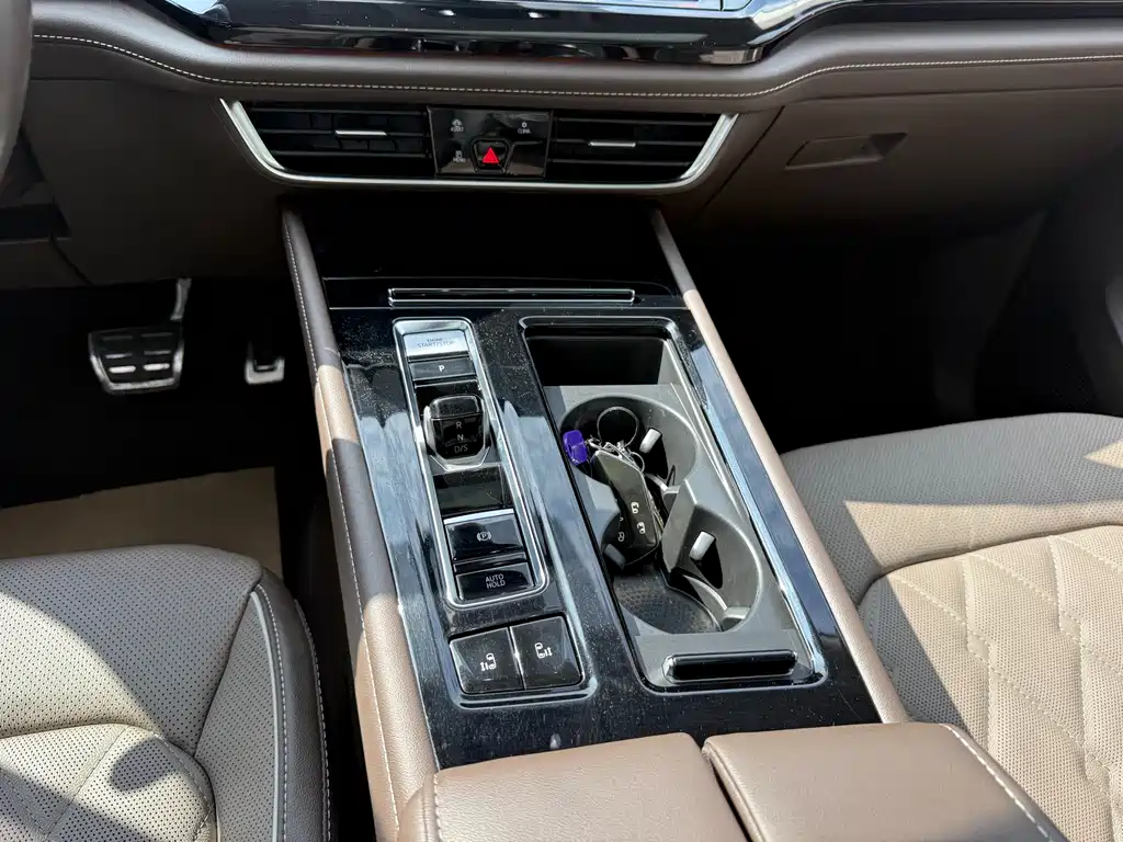 Volkswagen Viloran 2022 380TSI Luxury