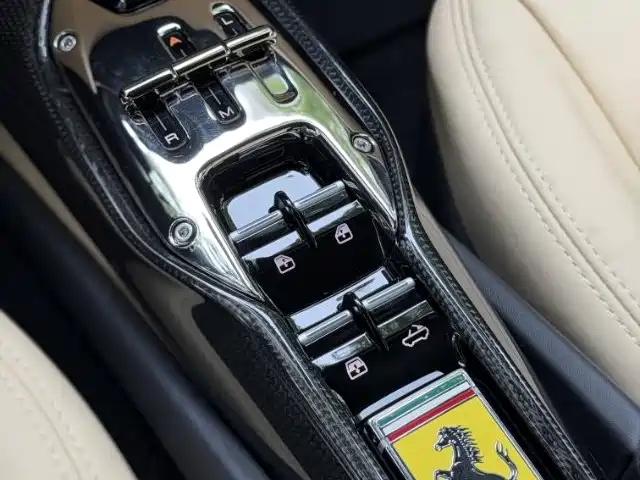 Ferrari 296 2022 3.0T V6 GTS