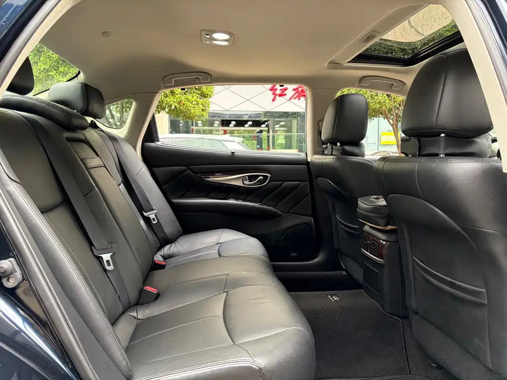 Infiniti Q70 — миниатюра 11