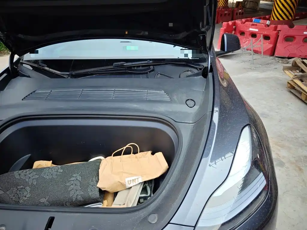 Tesla Model Y — миниатюра 21