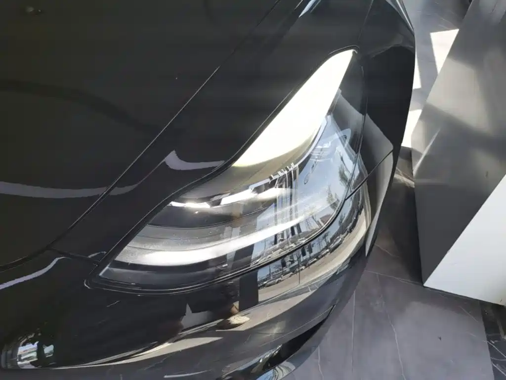 Tesla Model 3 — миниатюра 24