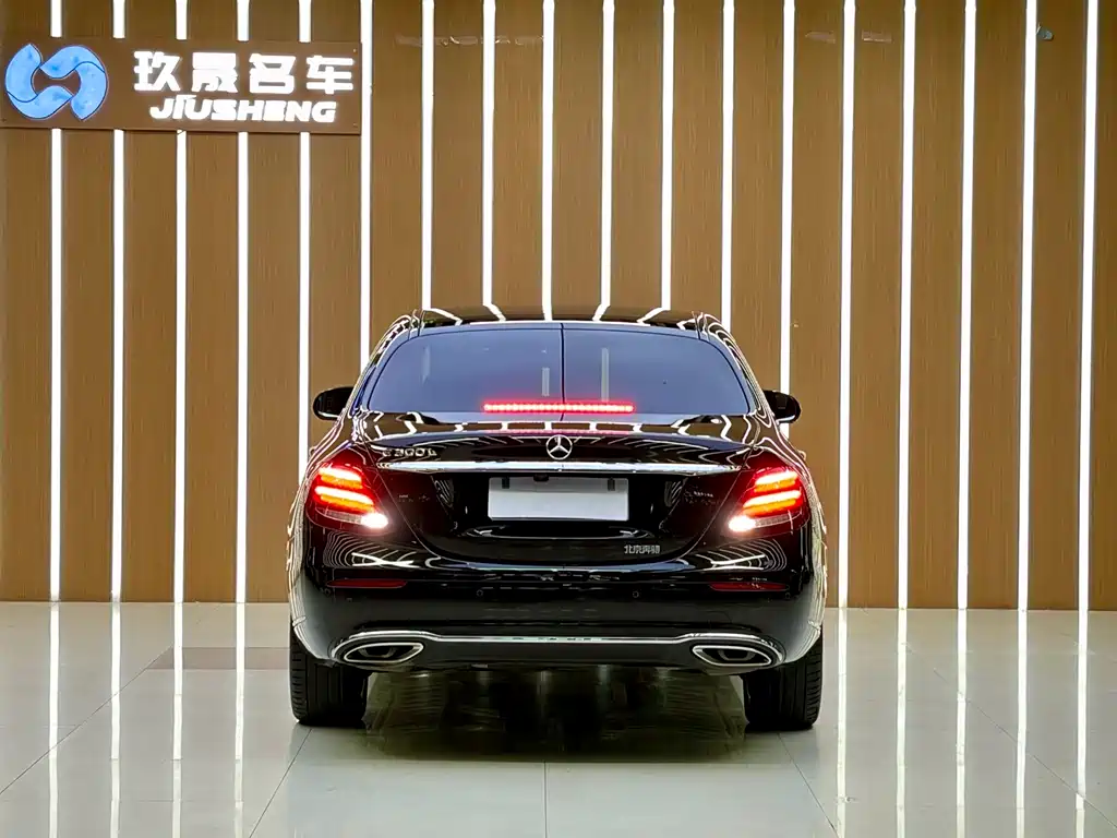 Mercedes-Benz E-Class — миниатюра 15