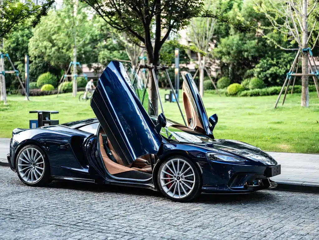 McLaren GT — миниатюра 10