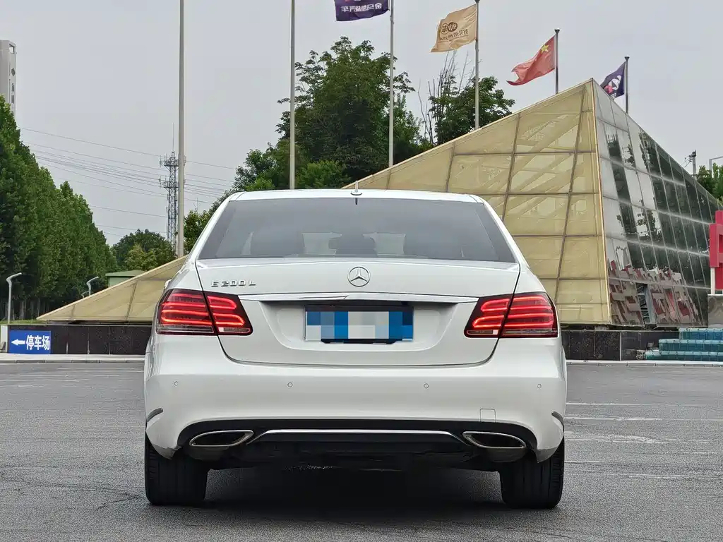Mercedes-Benz E-Class — миниатюра 4