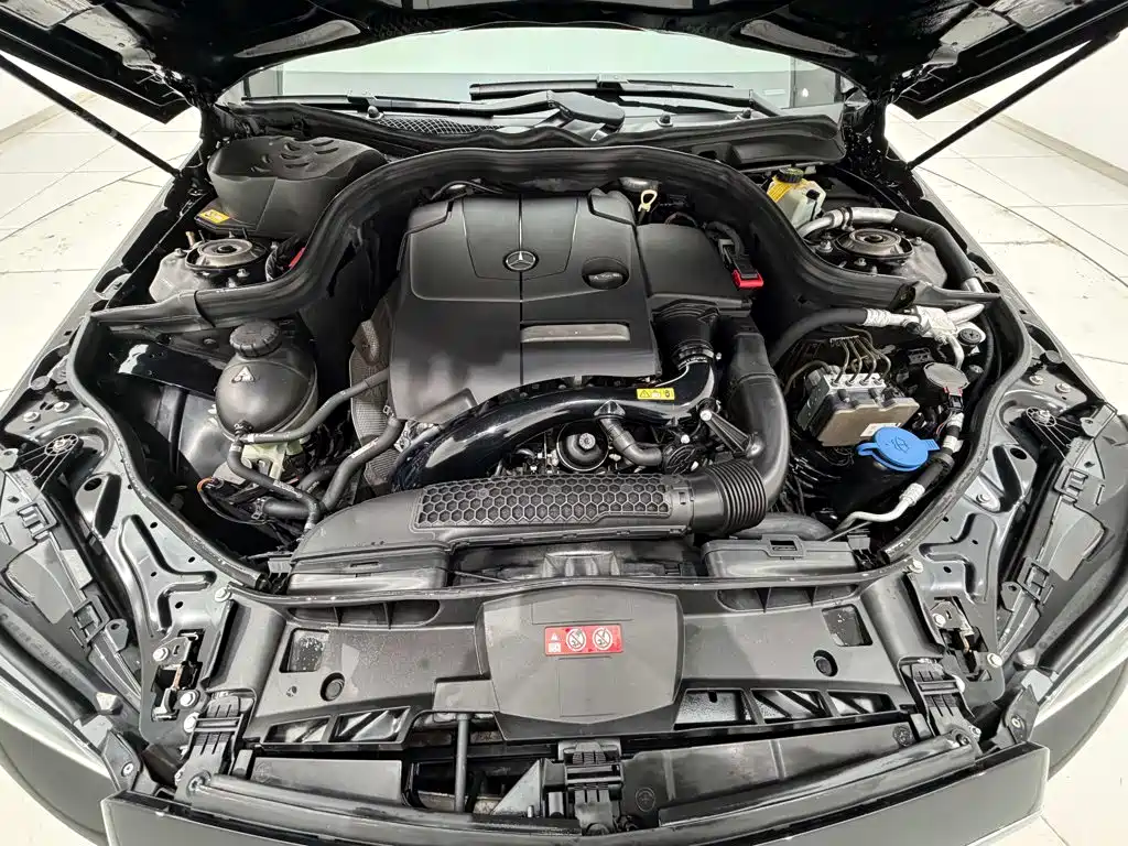 Mercedes-Benz E-Class — миниатюра 9