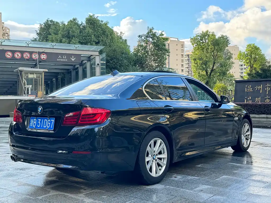 BMW 5 Series — миниатюра 4