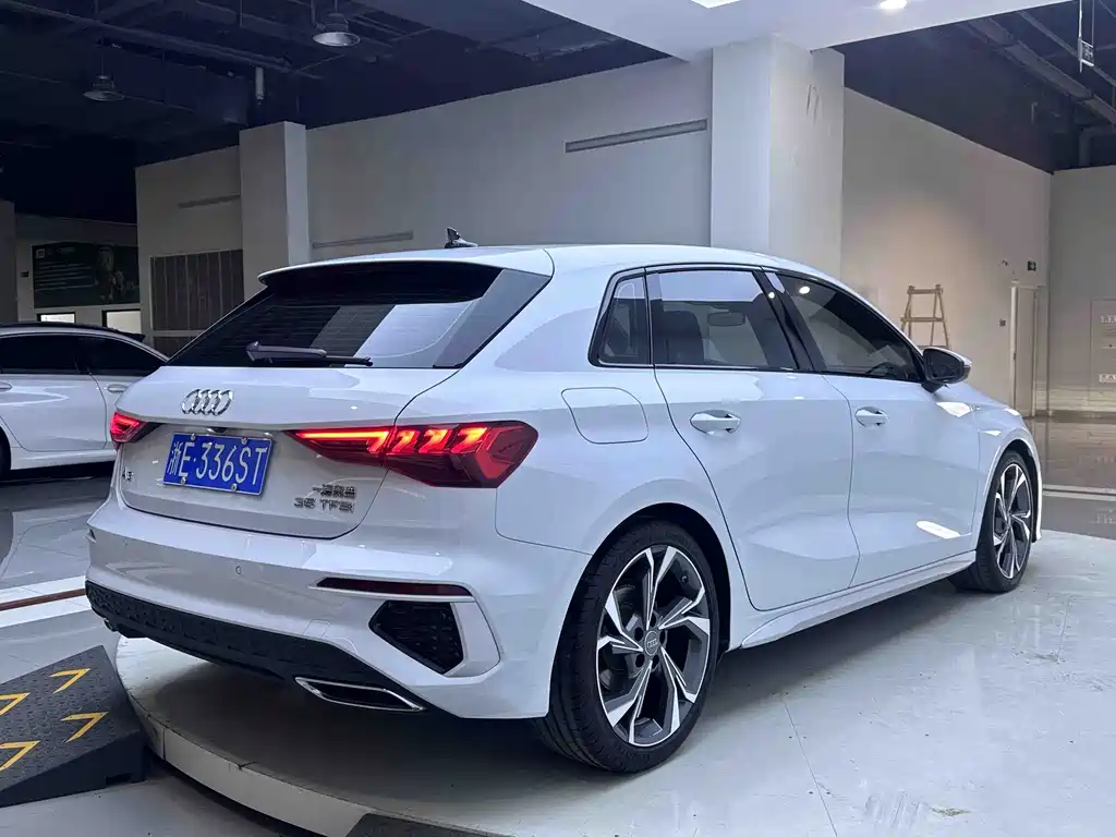 Audi A3 2021 Sportback 35 TFSI Luxury Sport