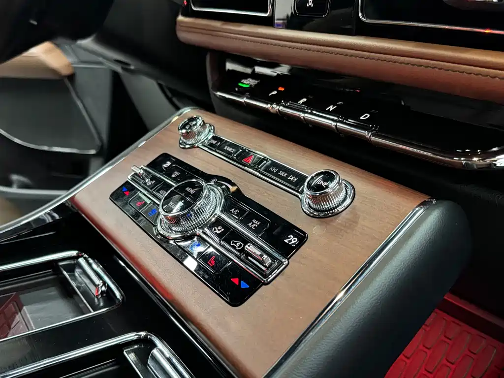 Lincoln Aviator — миниатюра 7
