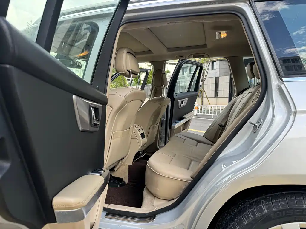 Mercedes-Benz GLK-Class (Import) — миниатюра 11